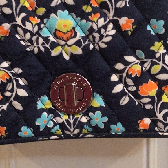 VERA BRADLEY SHOULDER BAG WITH LEATHER STRAP - Picture 10 of 11